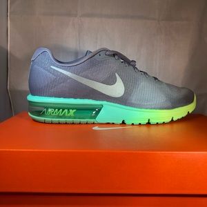 WMNS NIKE AIR MAX SEQUENT (Women’s Size 9.5)